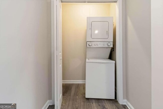 Building Photo - 2361 Swallow Cir SE