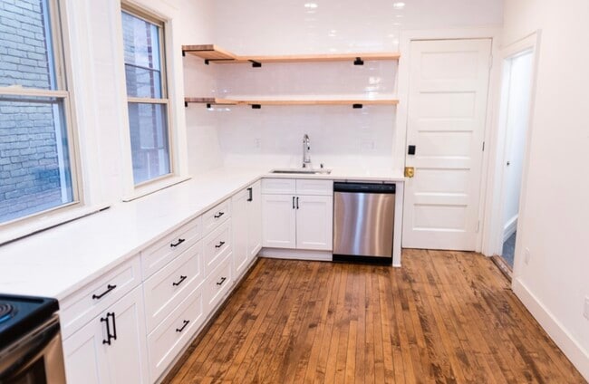 Kitchen - 1512 N Jackson St