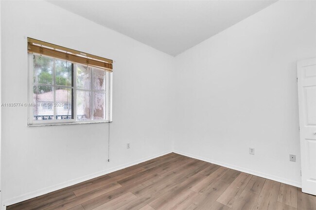 Building Photo - 1251 SE 31st Ct