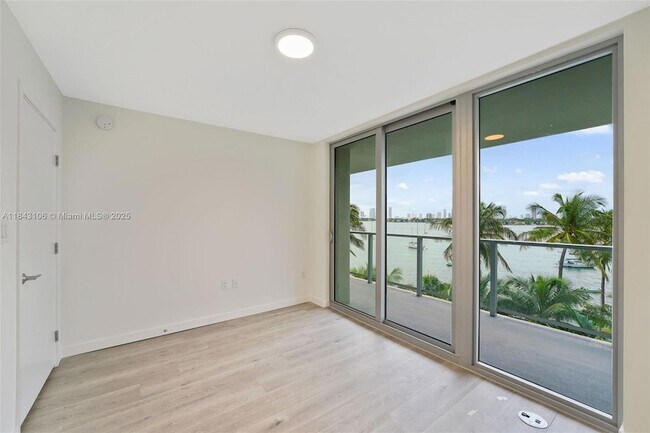 Building Photo - 1500 Bay Rd