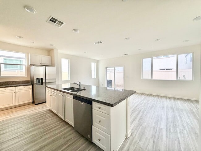 Building Photo - Iris Park Gem | 4 Bedrooms, Loft, and Modern Upgrades Throughout