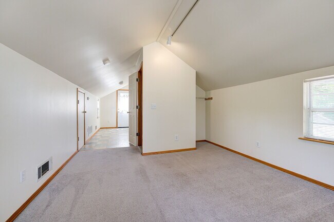 Building Photo - 639 S Pickard Ave