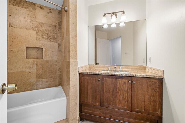 Building Photo - 1221 Boerne Dr