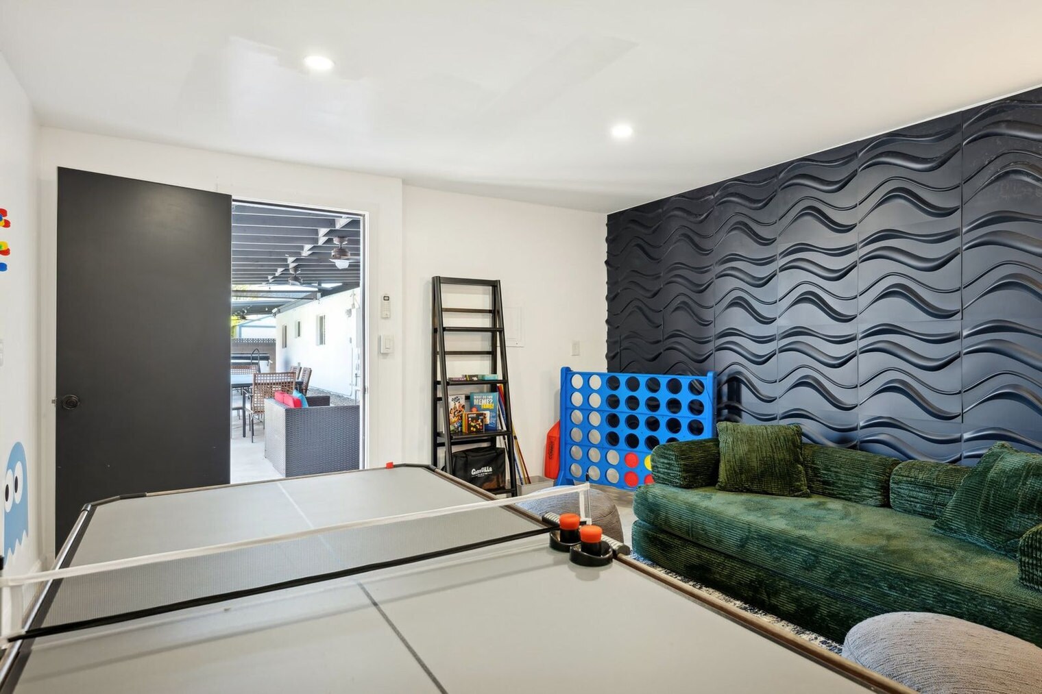 Building Photo - 636 E 6th Pl