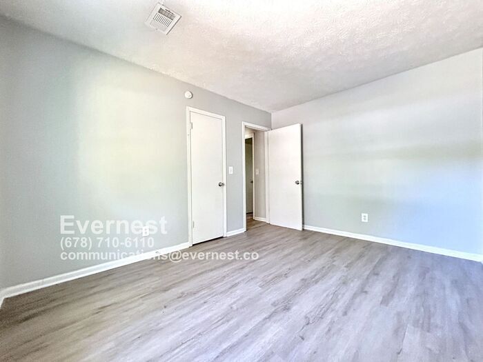 Building Photo - 416 Plainville Dr SW