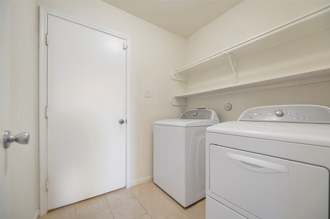 Building Photo - 3619 Krebbs Ct