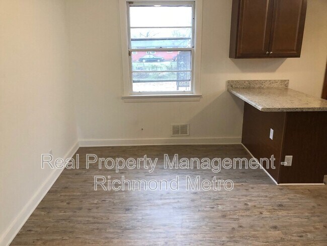 Building Photo - 1809 Lakeview Ave