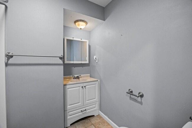 Building Photo - Charming Ranch Home Near Mt. Trashmore & Naval Bases