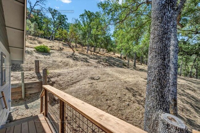 Building Photo - Beautifully updated-Stunning Views-Modern ...