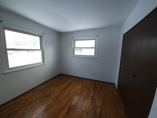 Building Photo - 9916 Kennedy St