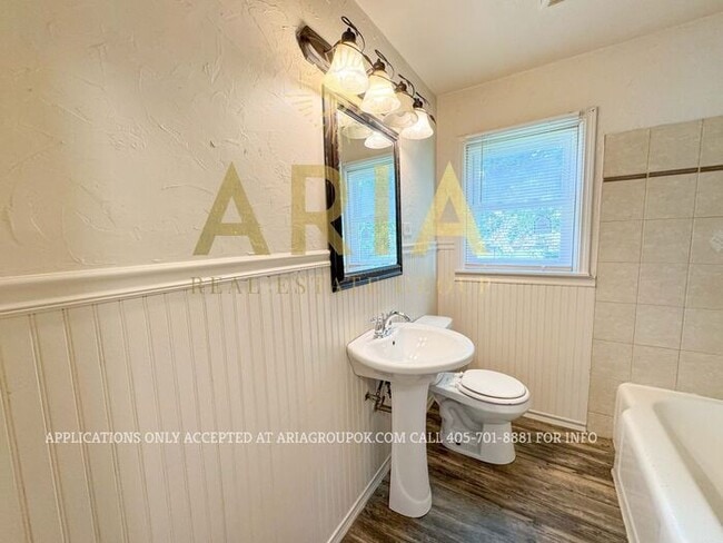 Building Photo - LOCATION! LOCATION! LOCATION! Charming 2 B...