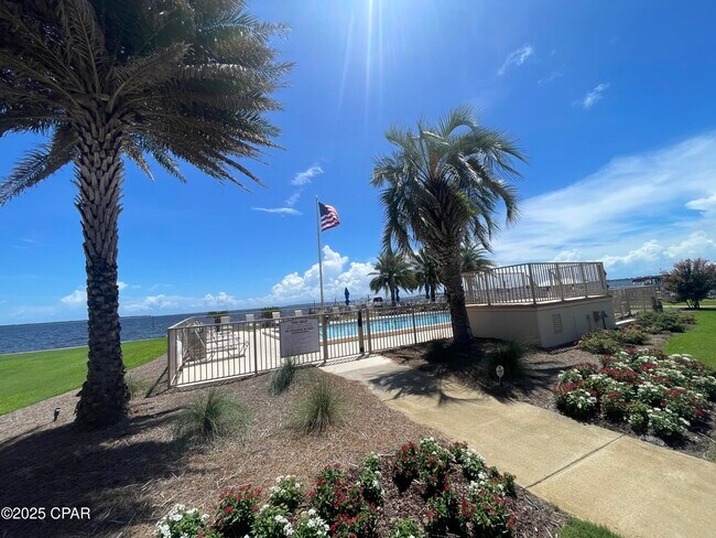 Building Photo - 2100 W Beach Dr