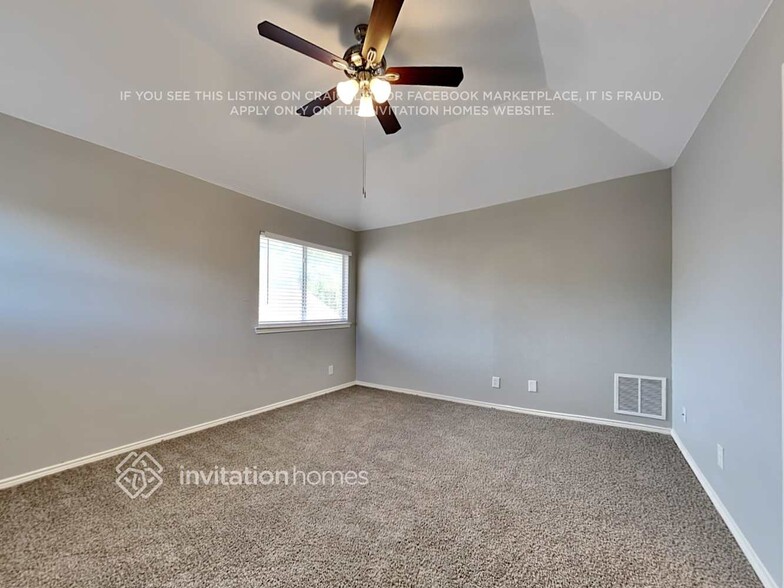 Building Photo - 726 W Willow Oak Dr