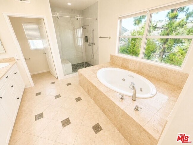 Building Photo - 7371 Westcliff Dr