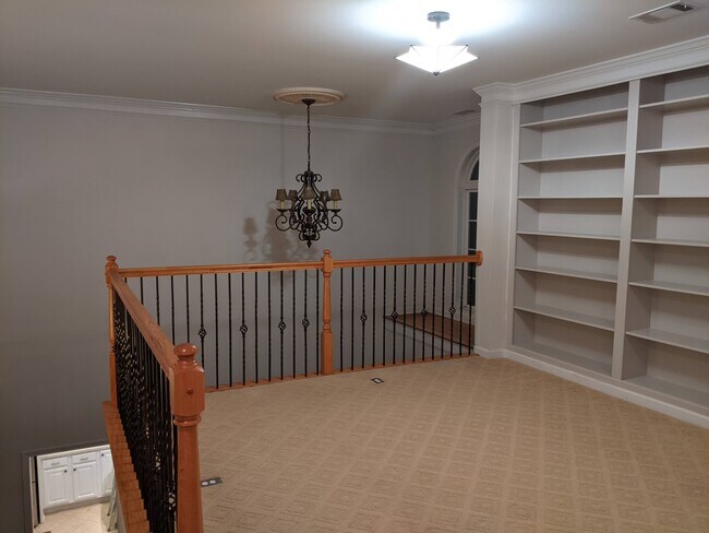 Building Photo - 2414 Manal Way