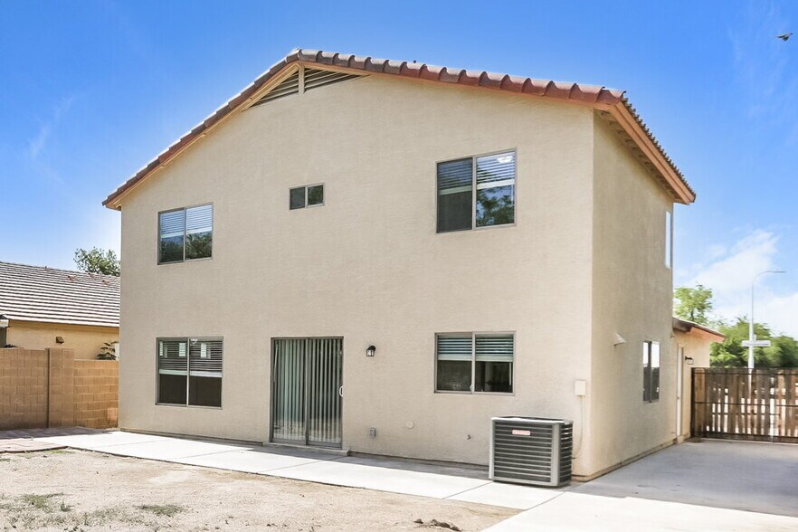 Building Photo - 6558 W Chickasaw St