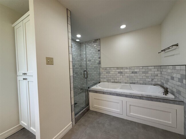 Building Photo - 5007 Shady Nook Ct