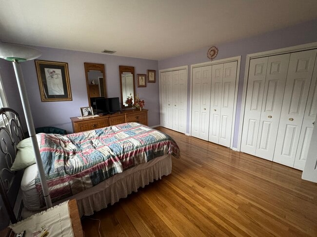 Building Photo - 5 Glenn Dr