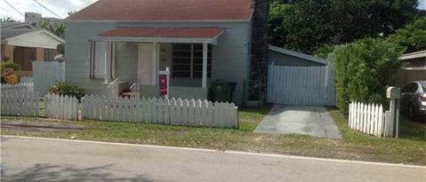 Building Photo - 752 NW 24th Ct