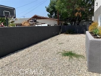 Building Photo - 1143 Irolo St