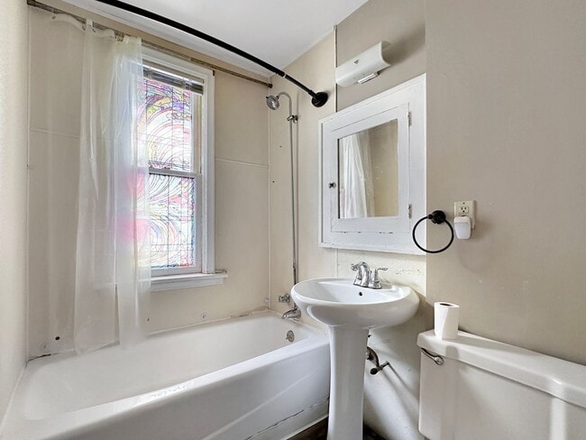 Building Photo - 3103 Dupont Ave S