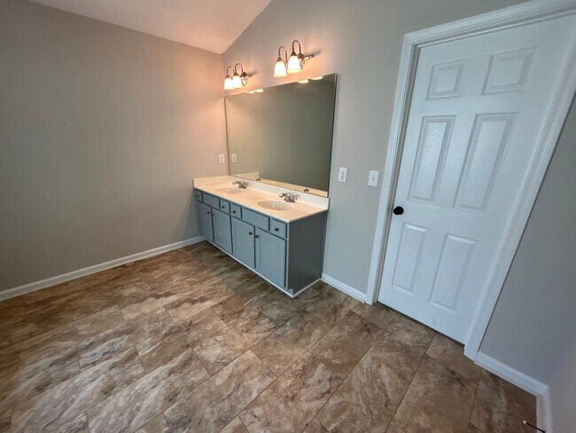 Building Photo - 4 Bedroom | 3 Bathroom Apex Home with Fenc...