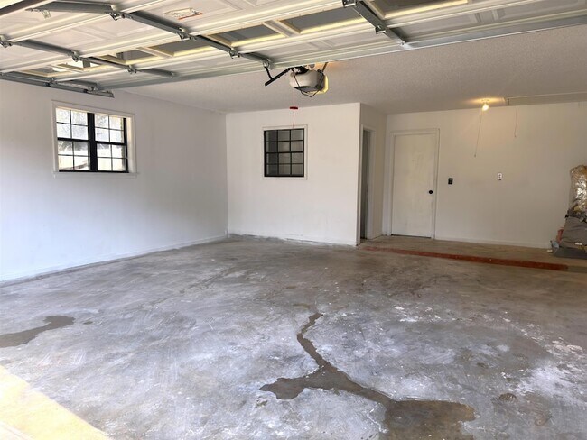 Building Photo - 3422 Jenny Ln