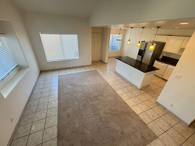 Building Photo - (APPLICATIONS PENDING) West Palmdale Townhouse