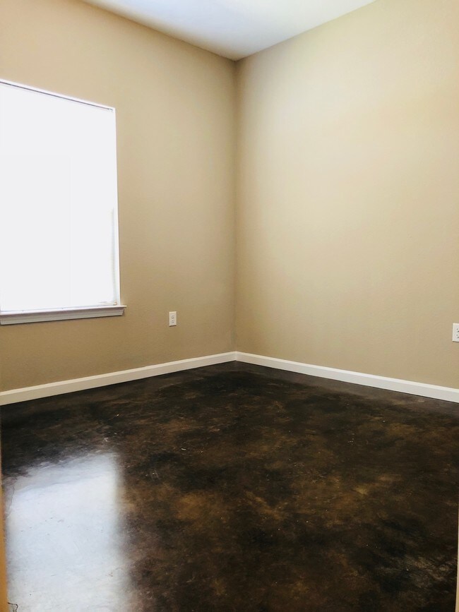 Building Photo - 4307 Savannah Hills Dr