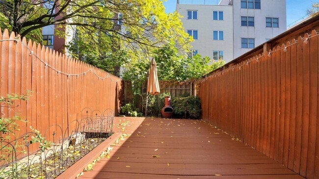 Building Photo - 717 Adams St