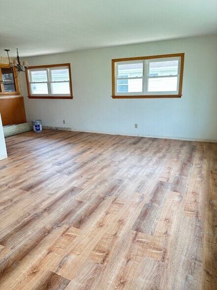 Building Photo - 906 S Christine St