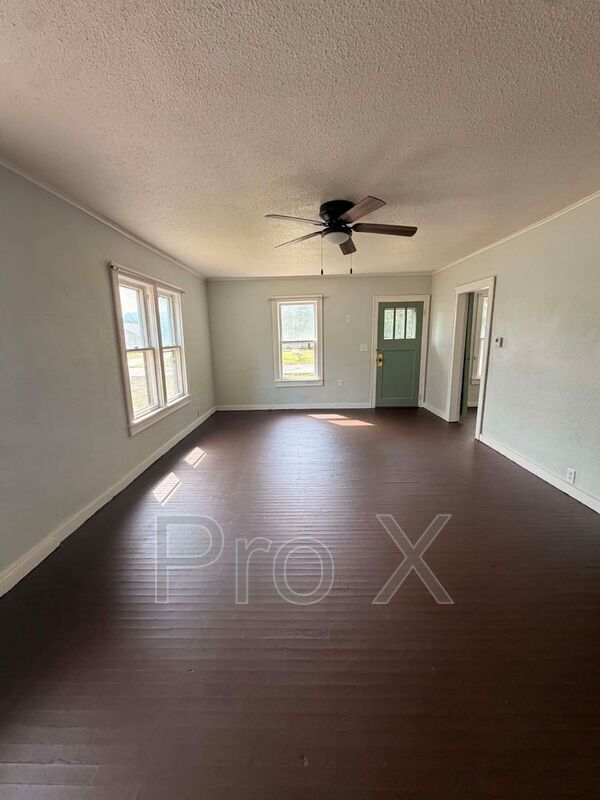 Building Photo - 1306 Cherry Rd
