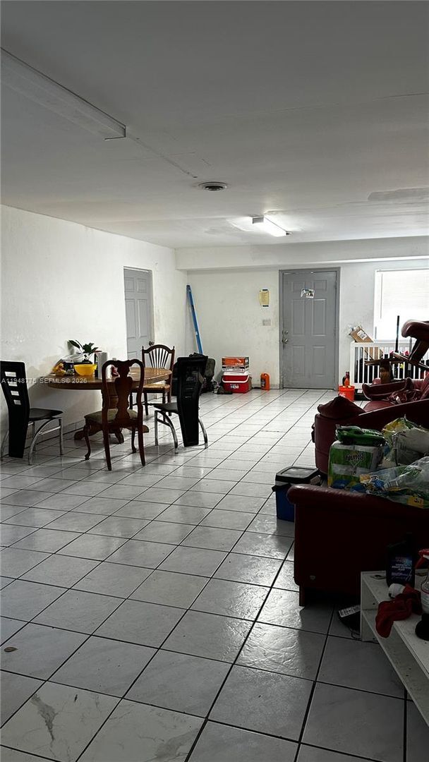 Building Photo - 4548 SW 33rd Ave