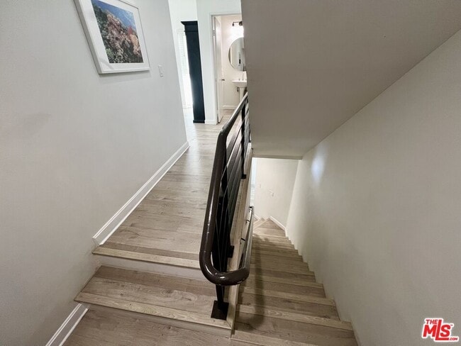 Building Photo - 32 28th Pl