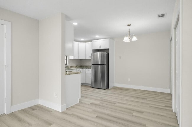 Building Photo - "Chic & Cozy 2-Bed Retreat with Granite Touches in Palm Coast!"