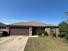 Building Photo - Beautiful Home In Centerton, LAWN MAINTENA...