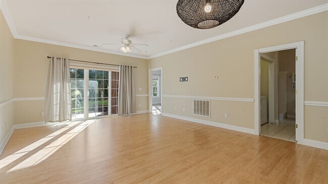 Building Photo - 4880 Dahlia Ct