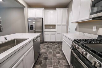 Building Photo - MUST SEE Summerlin Townhome