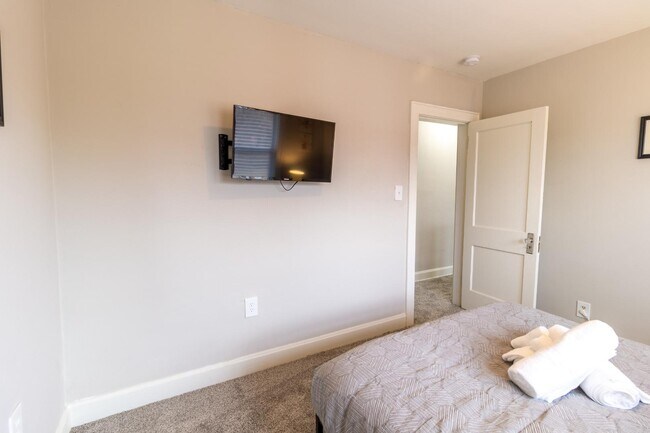 Building Photo - 1123-1125-1125 Wilson Ave