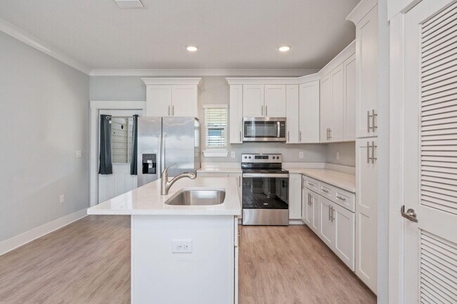 Building Photo - 147 N Sand Palm Rd