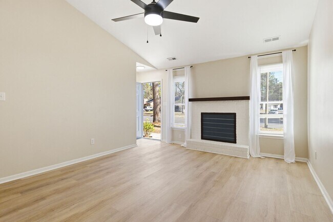 Building Photo - 2bed/1bath Duplex