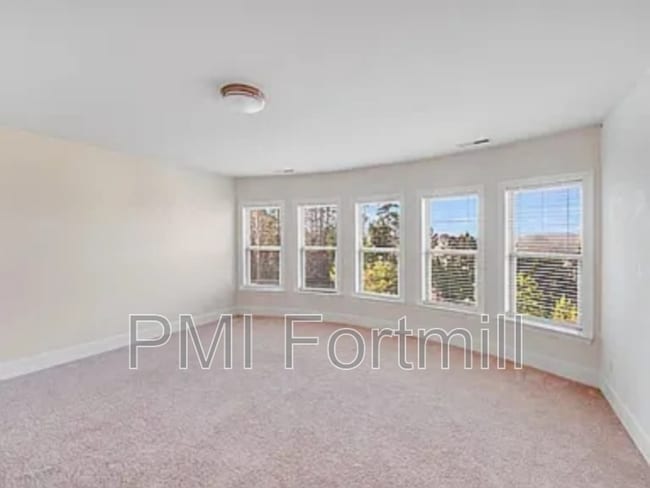 Building Photo - 521 Vine St