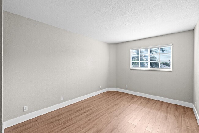 Building Photo - 266 Berenger Walk
