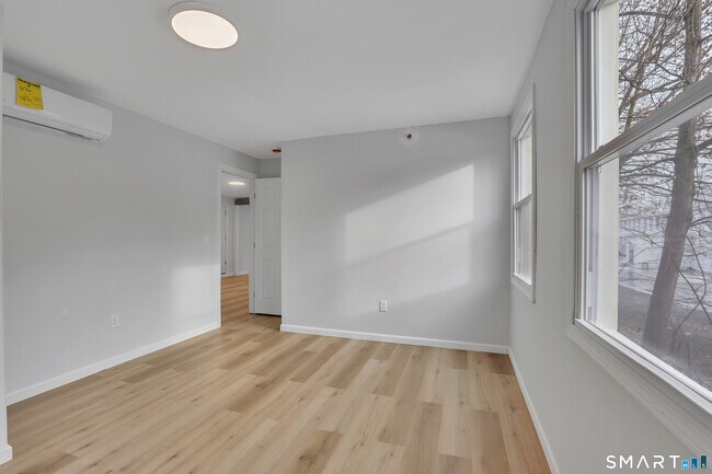 Building Photo - 194 Hartford Rd