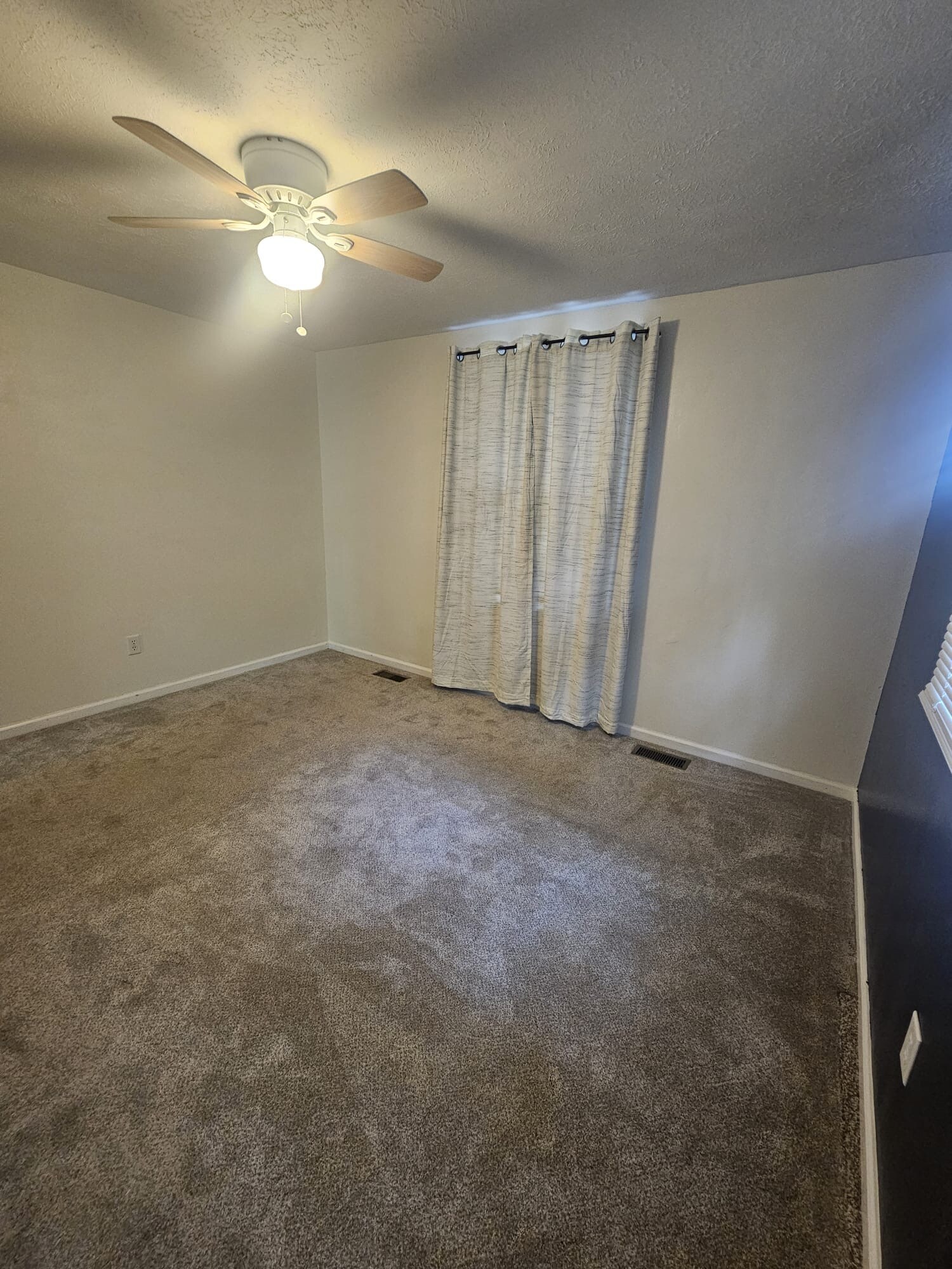 Building Photo - 259 Lakeview Dr