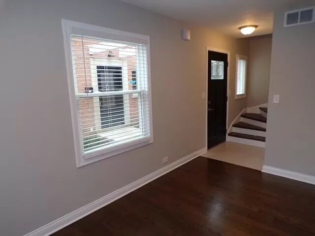 Building Photo - 776 Green Bay Rd