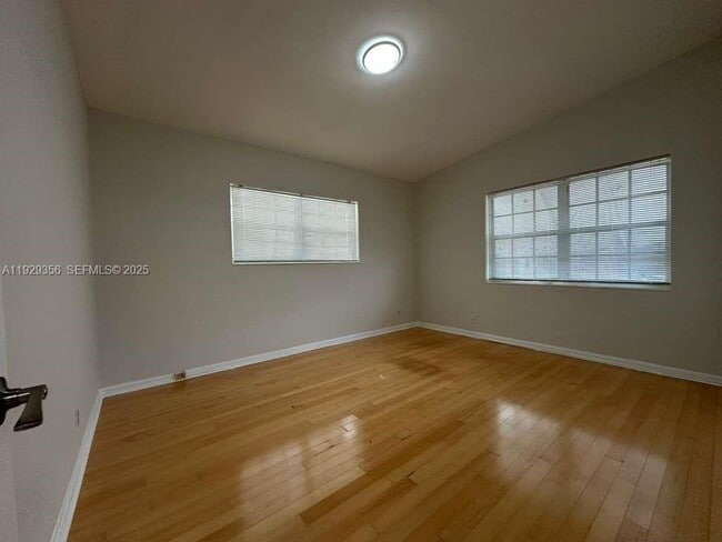 Building Photo - 1790 NE 18th St