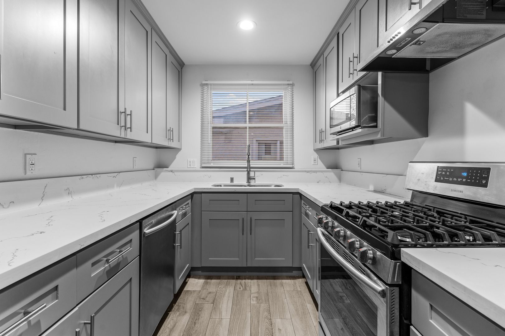 Building Photo - 2104 E Florida St