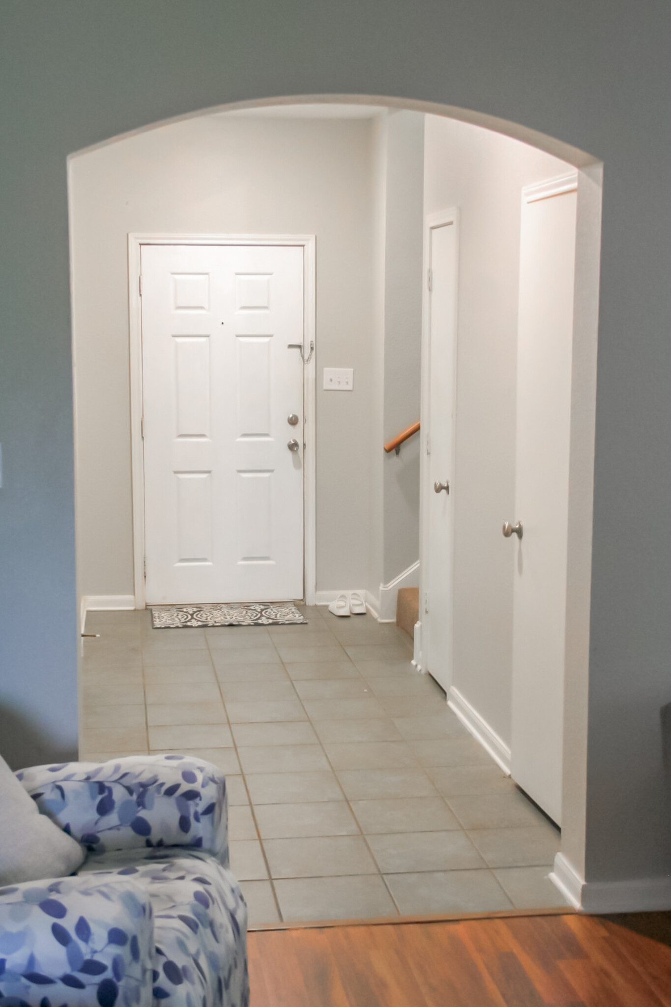 doors to room and bathroom are on the left - 2929 McLaren Dr