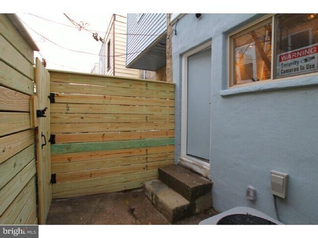 Building Photo - Bright 3 bed 1.5 bath in WHITMAN SOUTH PHI...